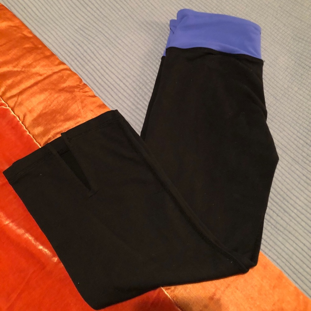 Lululemon size 4 crop pant!